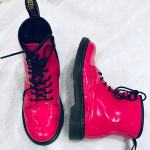 Girls hot pink Dr Martens boots size 4. Used but in good condition.